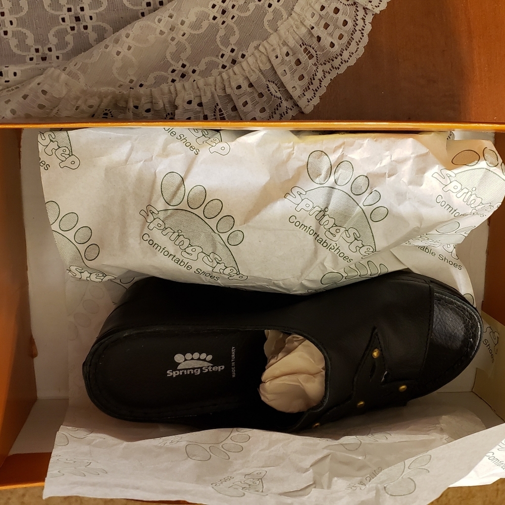 New Black SpringStep Sandals - Picture 7 of 10